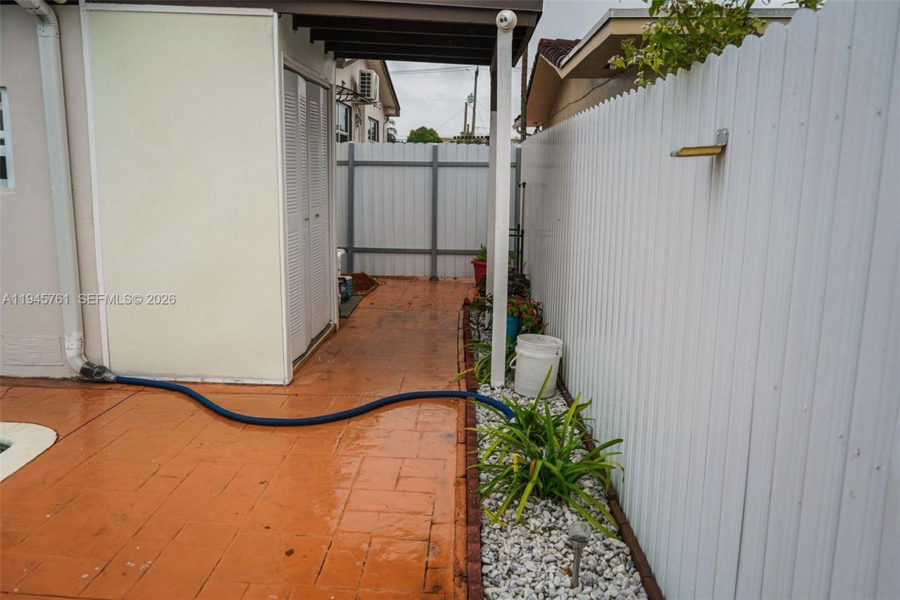 1190 W 33rd St, Hialeah, FL 33012 Photo