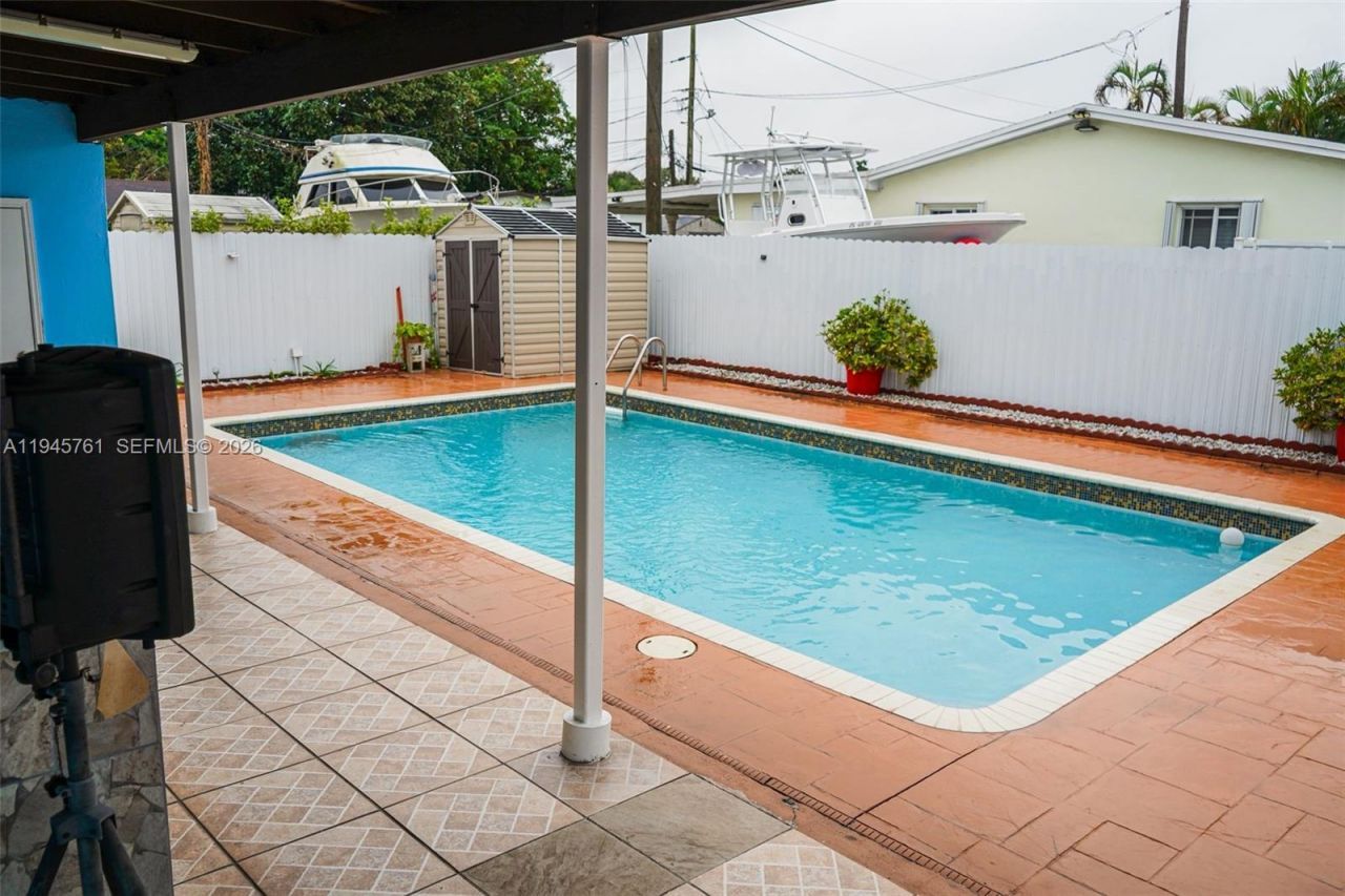 1190 W 33rd St, Hialeah, FL 33012 Photo