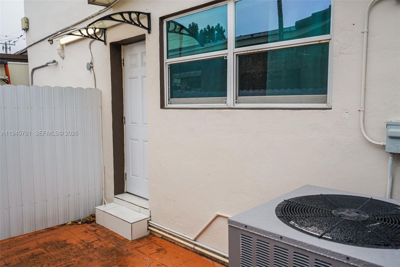 1190 W 33rd St, Hialeah, FL 33012 Photo