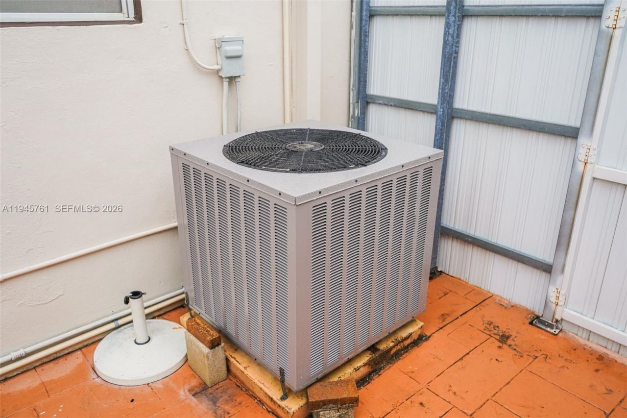 1190 W 33rd St, Hialeah, FL 33012 Photo