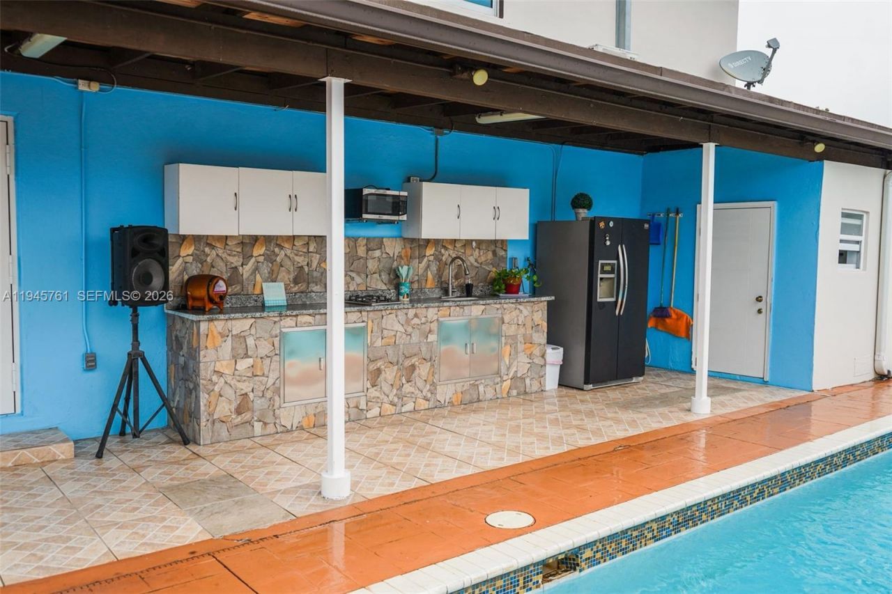 1190 W 33rd St, Hialeah, FL 33012 Photo