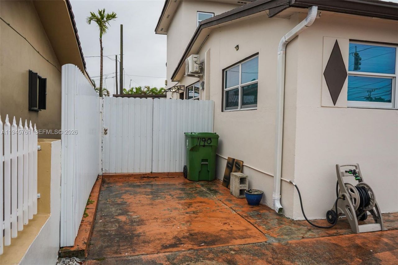 1190 W 33rd St, Hialeah, FL 33012 Photo