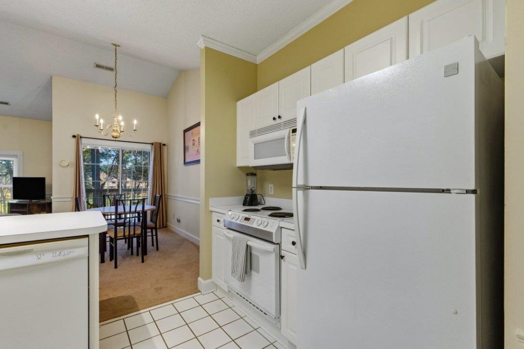 674 Riverwalk Dr. Photo 12