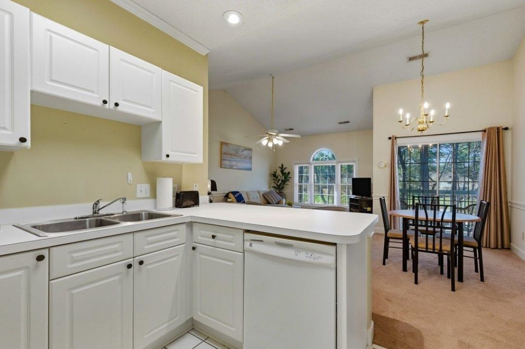 674 Riverwalk Dr. Photo 13