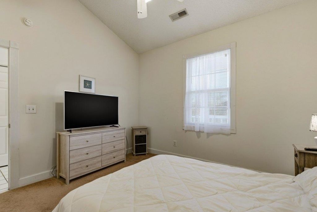 674 Riverwalk Dr. Photo 15