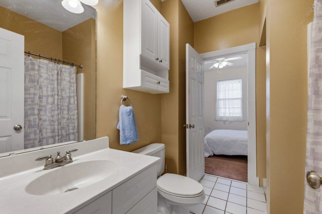 674 Riverwalk Dr. Photo 16