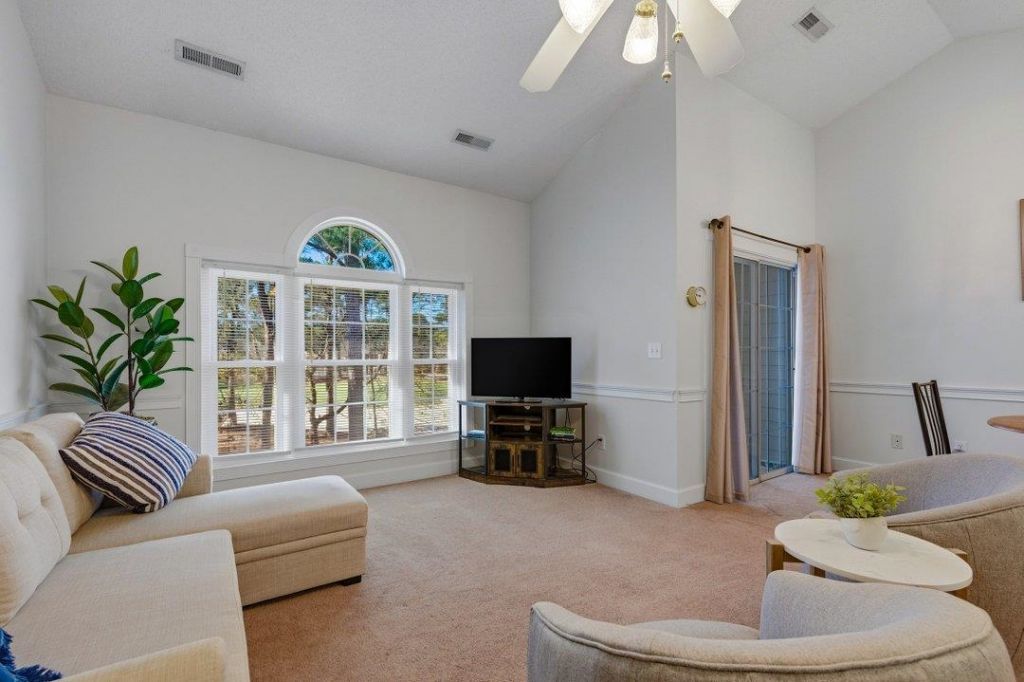 674 Riverwalk Dr. Photo 4