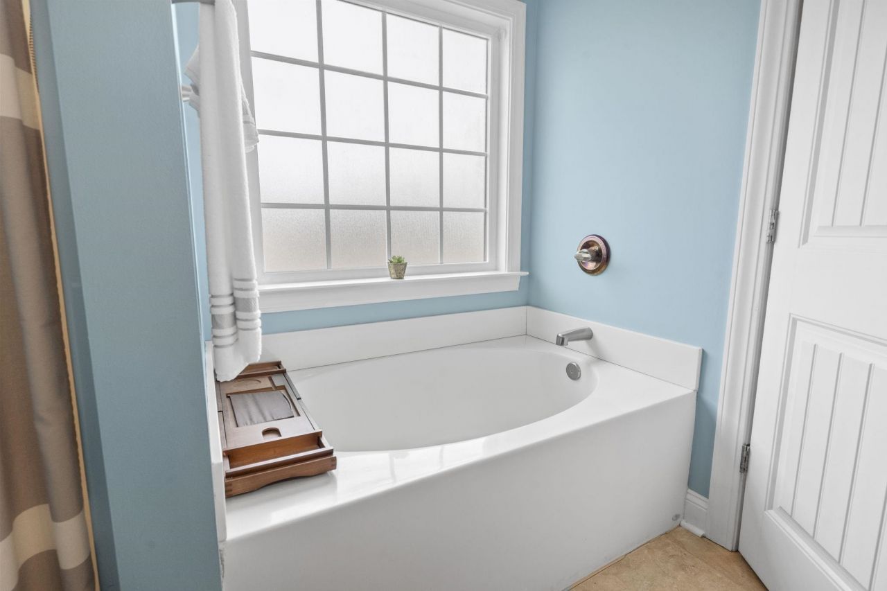 254 Macarthur Dr. Photo 11