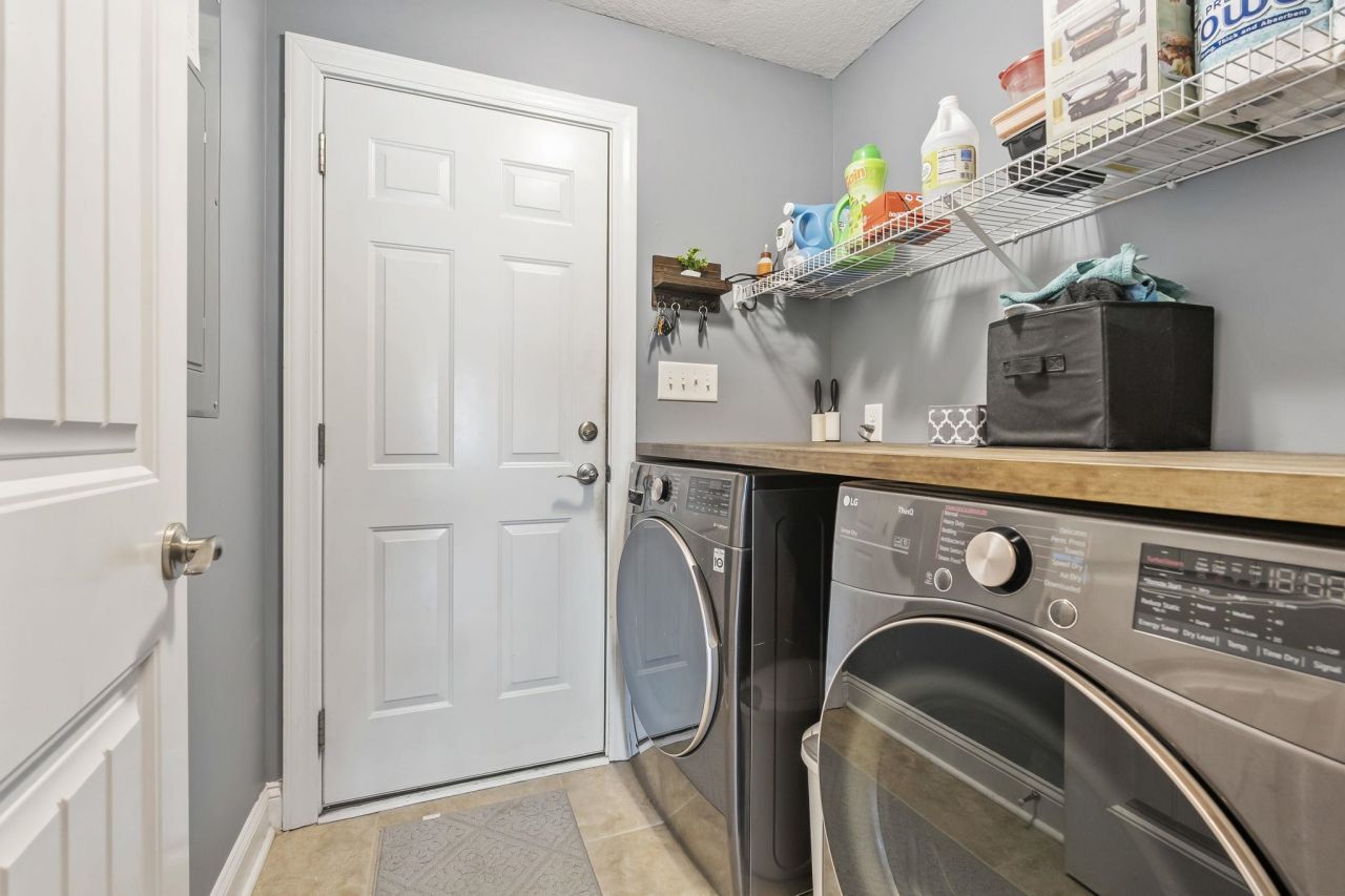 254 Macarthur Dr. Photo 18