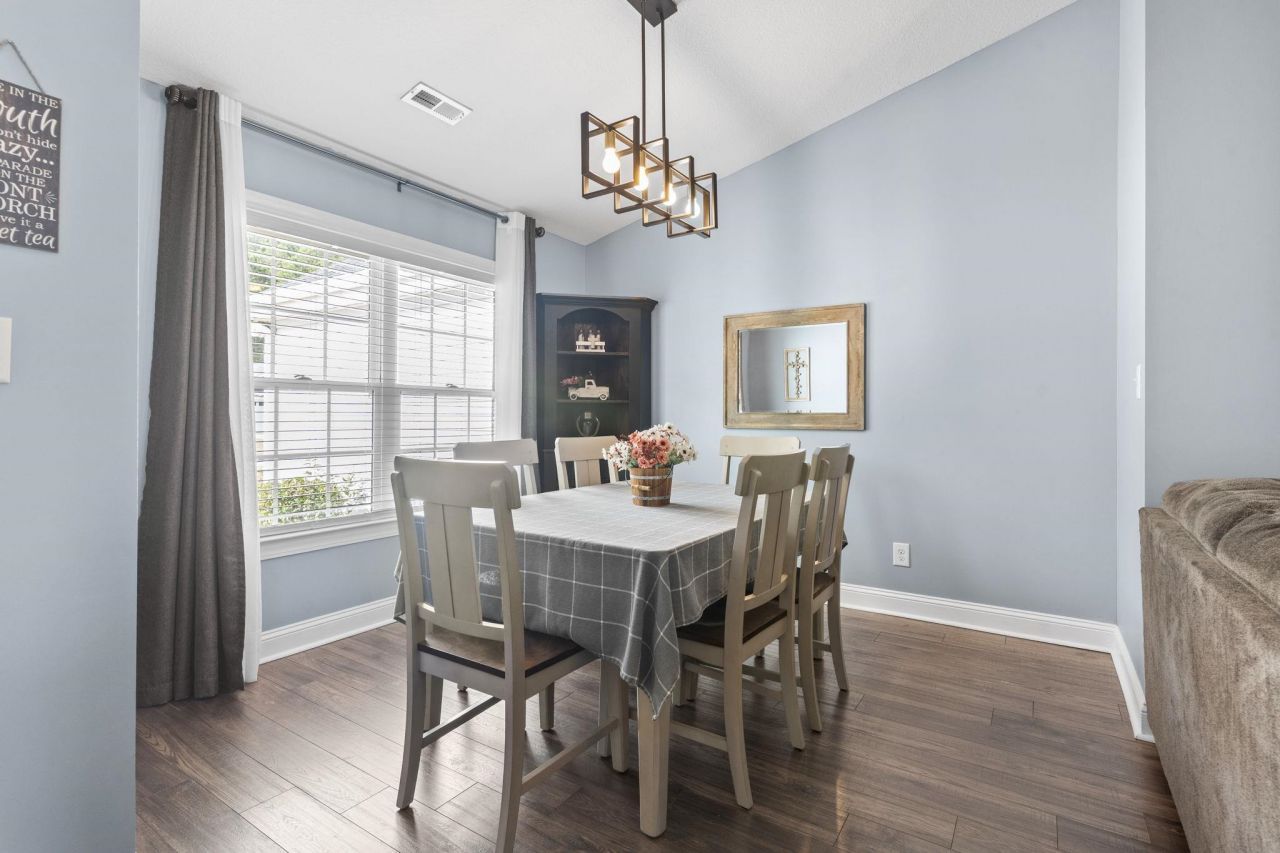 254 Macarthur Dr. Photo 5