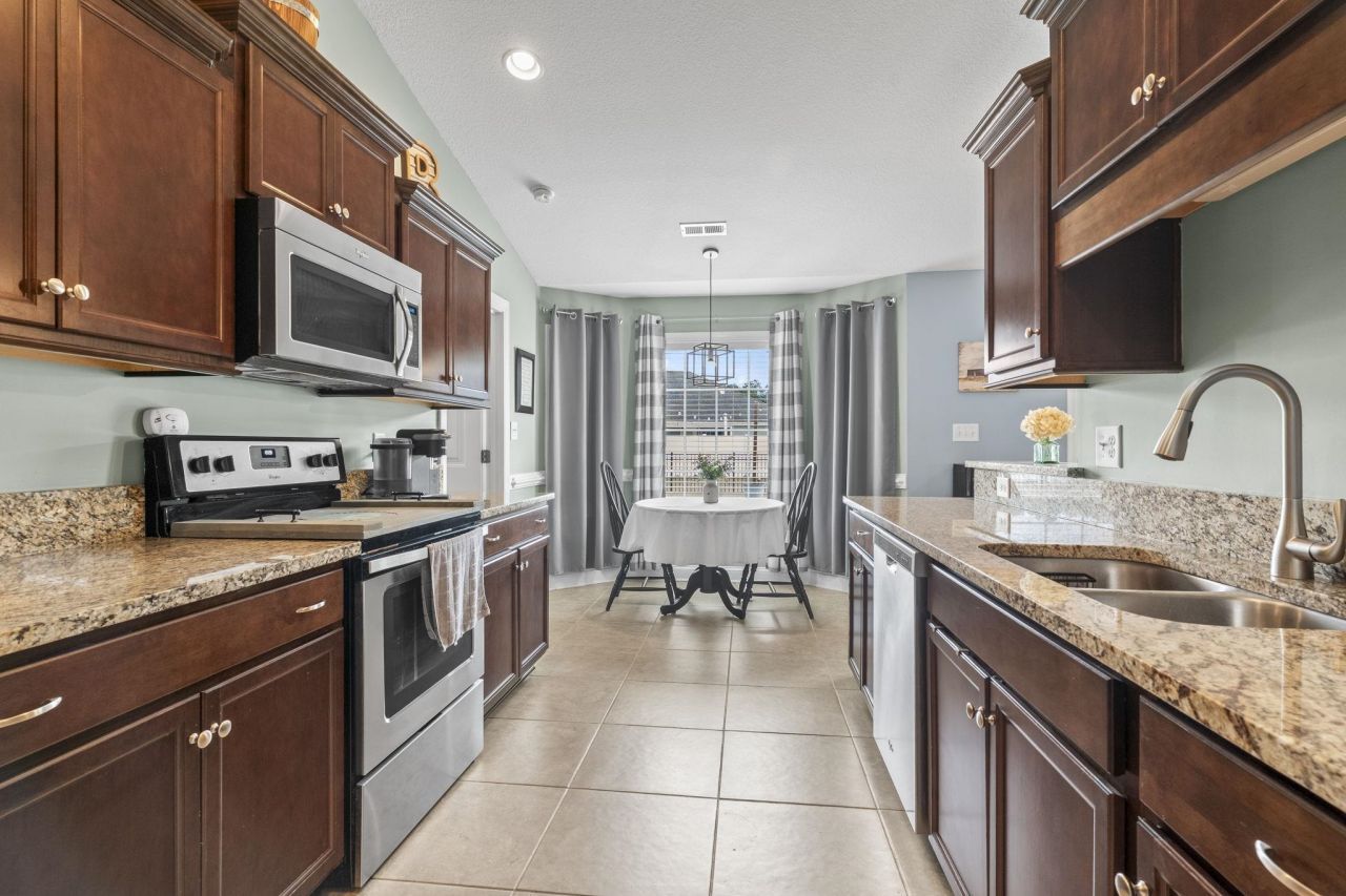 254 Macarthur Dr. Photo 8