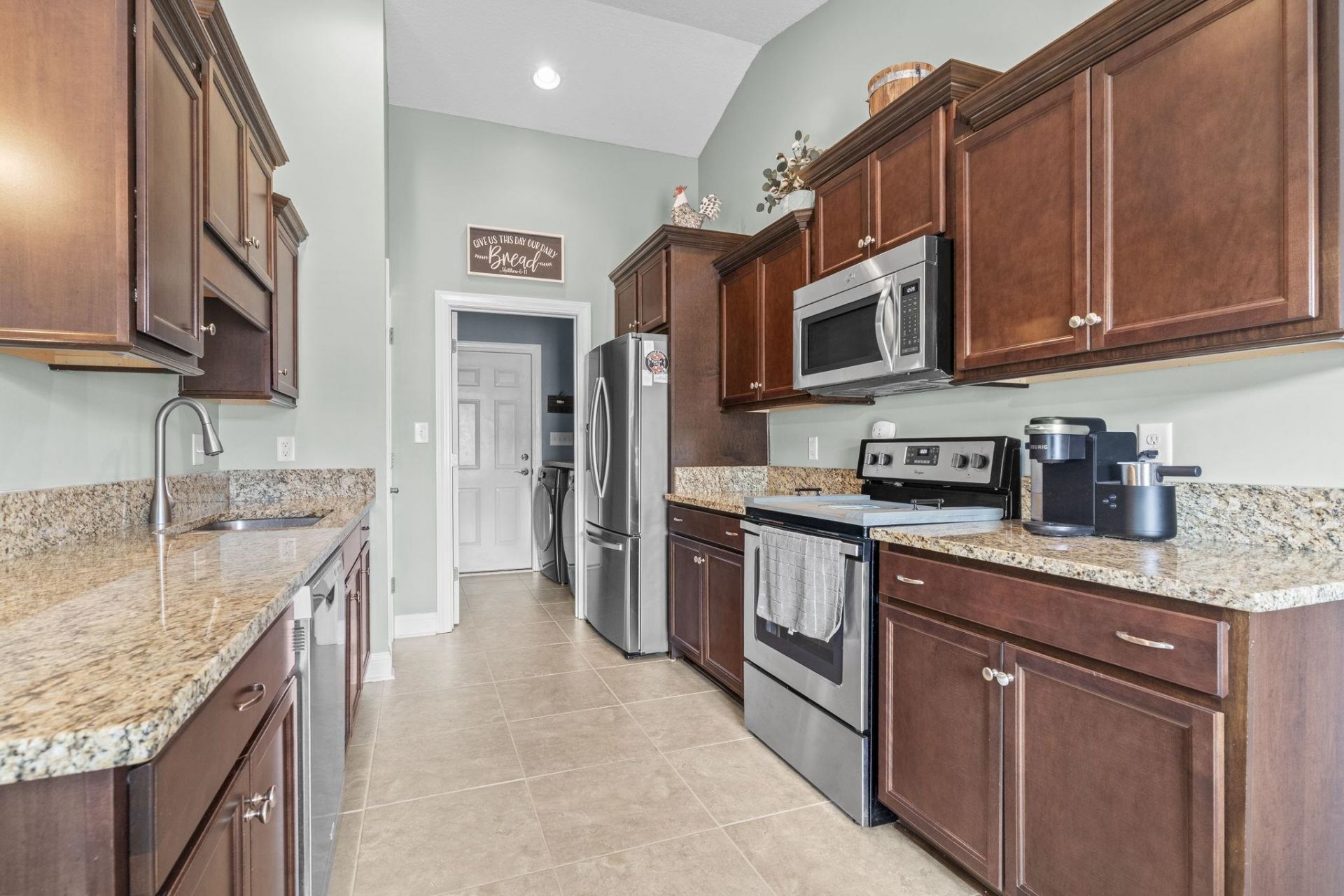 254 Macarthur Dr. Photo 8