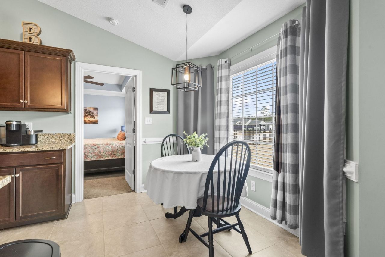 254 Macarthur Dr. Photo 9