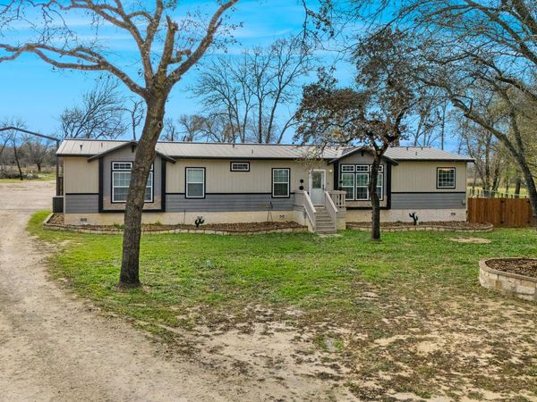 445 Savannah Ridge, Von Ormy, TX 78073