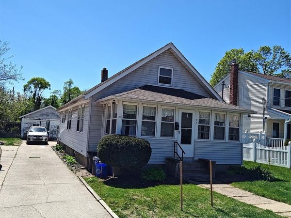 27 Coolidge Avenue, Amityville, NY 11701