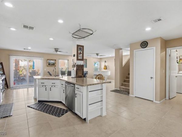 7388 Standing Timber Way, Las Vegas, NV 89113