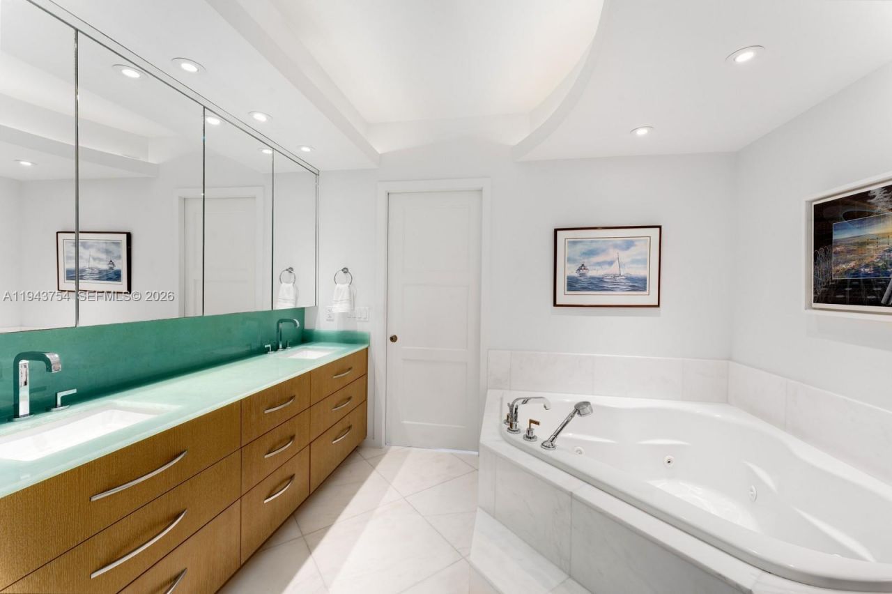 791 Crandon Blvd, Unit 603, Key Biscayne, FL 33149 Photo