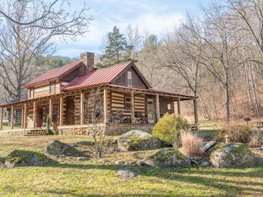 6102 Jennings Creek Rd , Buchanan, VA 24066