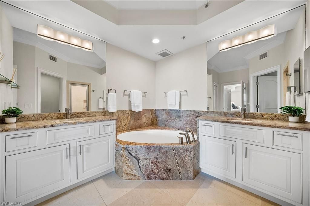 451 Bayfront Pl, Unit 5410, Naples, FL 34102 Photo