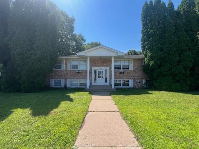 1426 Frost Avenue, Maplewood, MN 55109