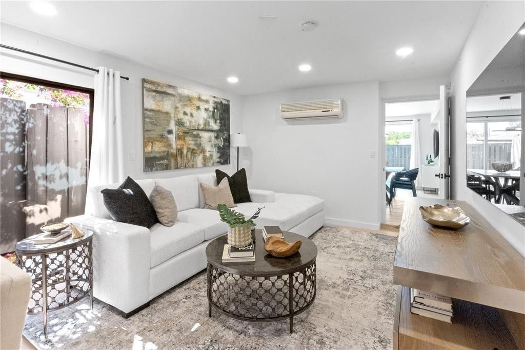 48 SE 7th Street, Hollywood, FL 33004 Photo