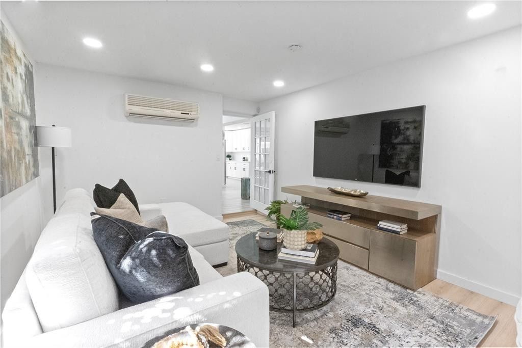 48 SE 7th Street, Hollywood, FL 33004 Photo