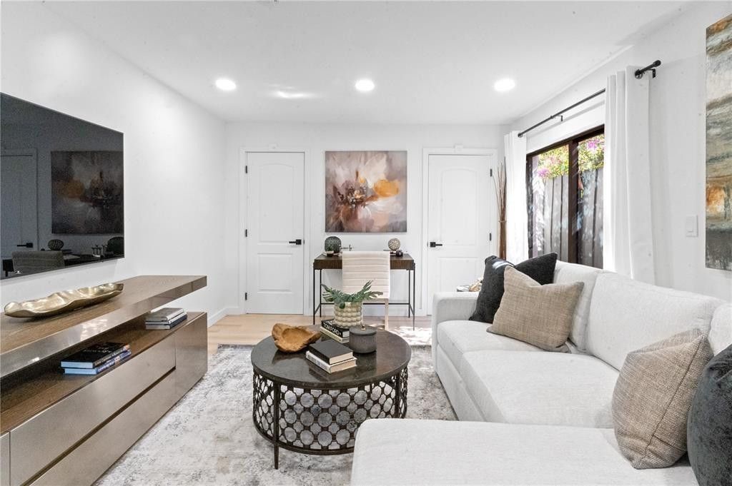 48 SE 7th Street, Hollywood, FL 33004 Photo