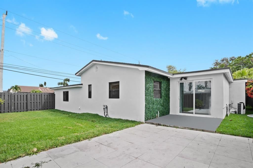 48 SE 7th Street, Hollywood, FL 33004 Photo