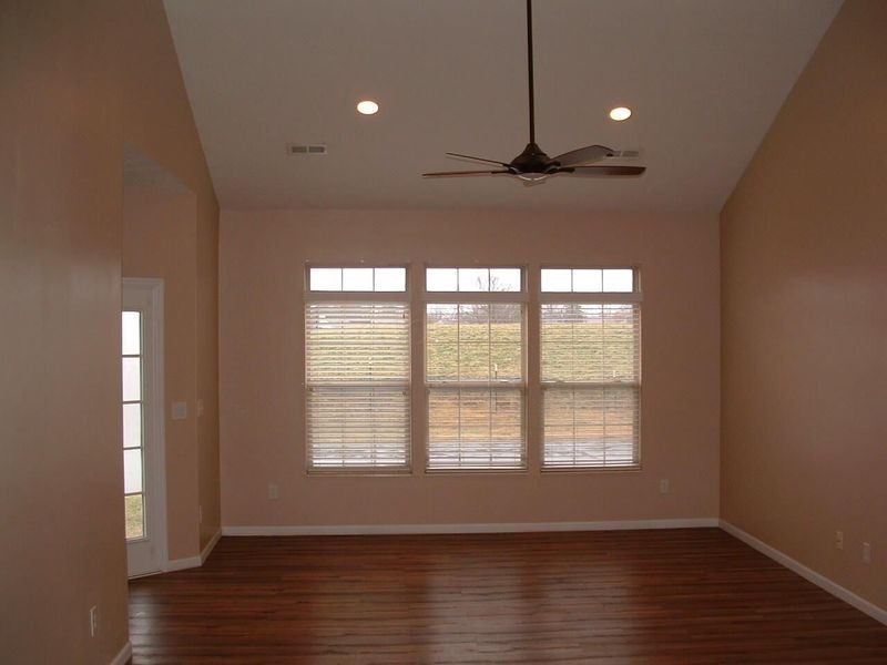 105 Maple Leaf Drive, Johnstown, OH 43031 Photo 4