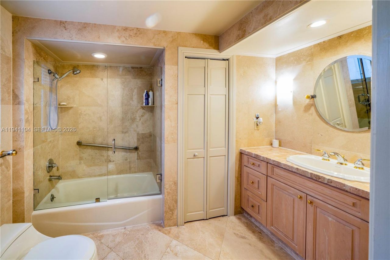 6465 Pine Tree Drive Cir, Miami Beach, FL 33141 Photo