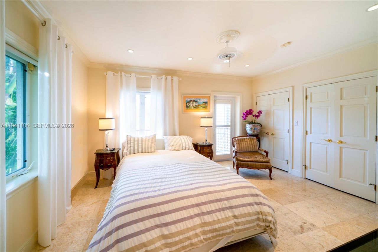 6465 Pine Tree Drive Cir, Miami Beach, FL 33141 Photo