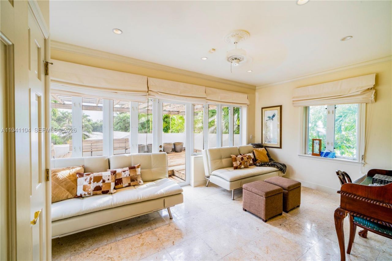 6465 Pine Tree Drive Cir, Miami Beach, FL 33141 Photo