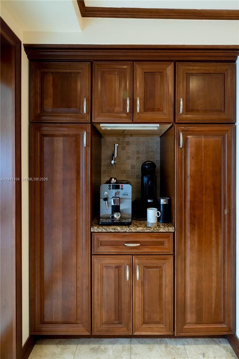 6465 Pine Tree Drive Cir, Miami Beach, FL 33141 Photo