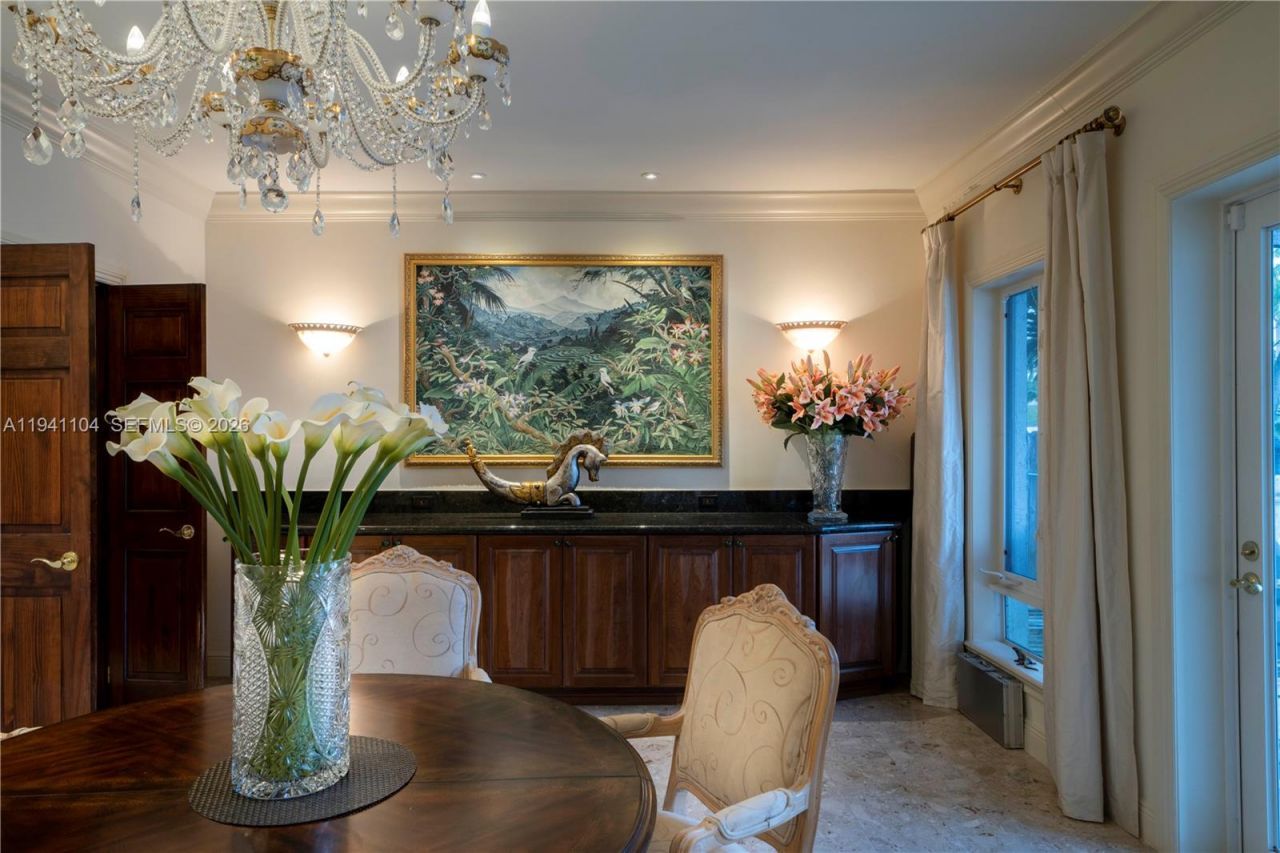 6465 Pine Tree Drive Cir, Miami Beach, FL 33141 Photo