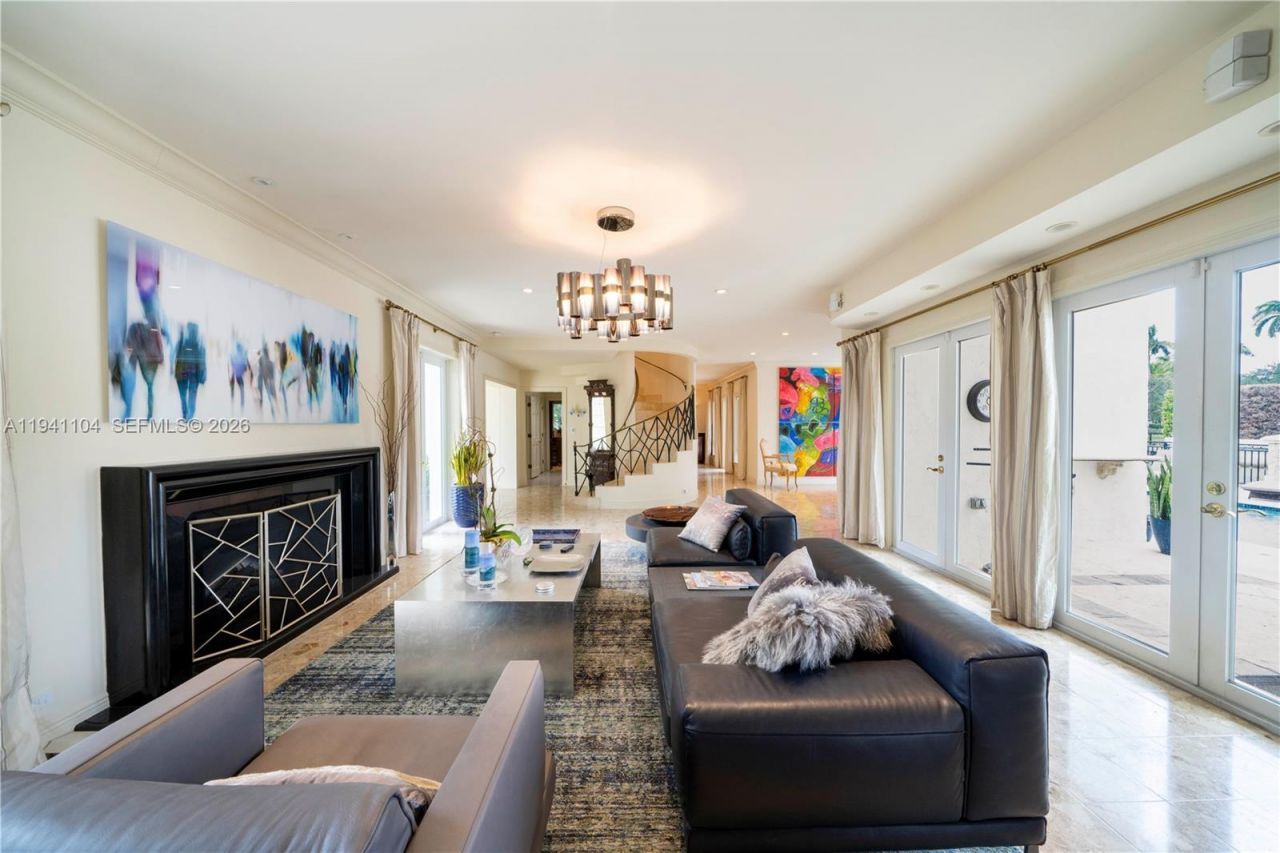 6465 Pine Tree Drive Cir, Miami Beach, FL 33141 Photo