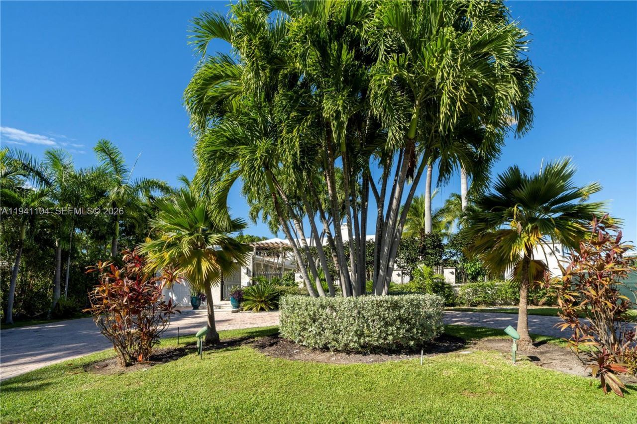 6465 Pine Tree Drive Cir, Miami Beach, FL 33141 Photo