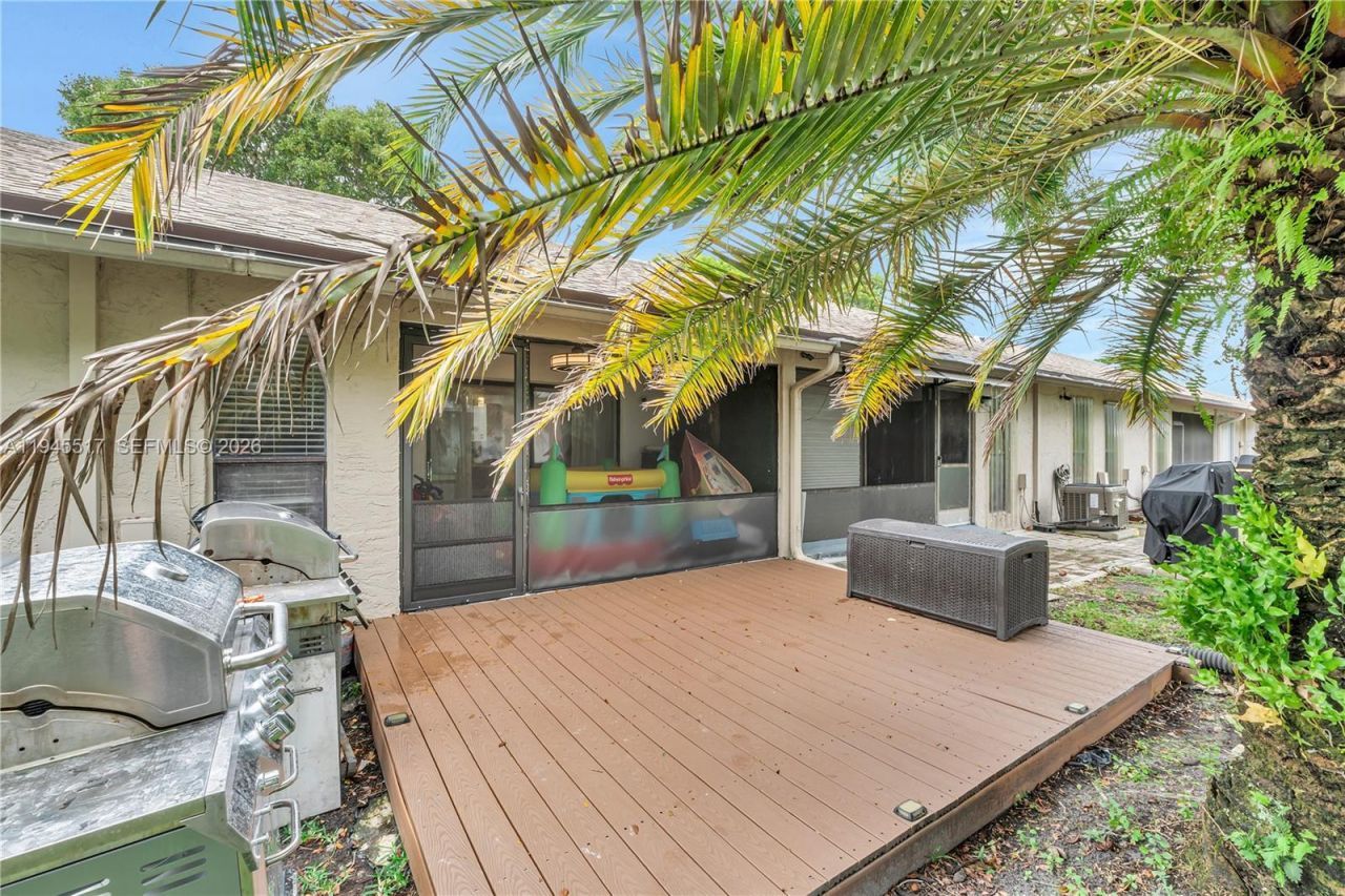 8202 NW 100th Dr, Tamarac, FL 33321 Photo