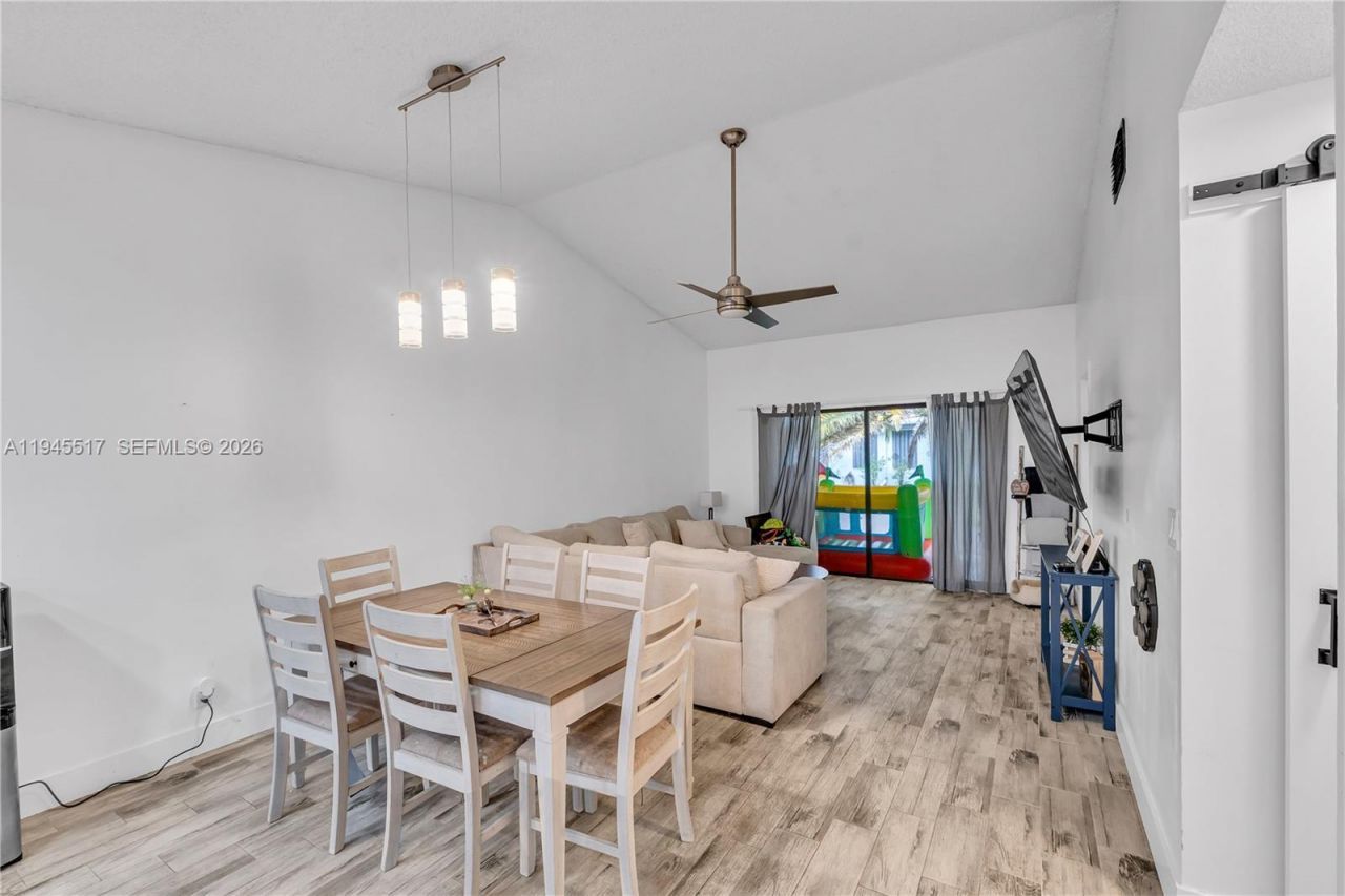 8202 NW 100th Dr, Tamarac, FL 33321 Photo