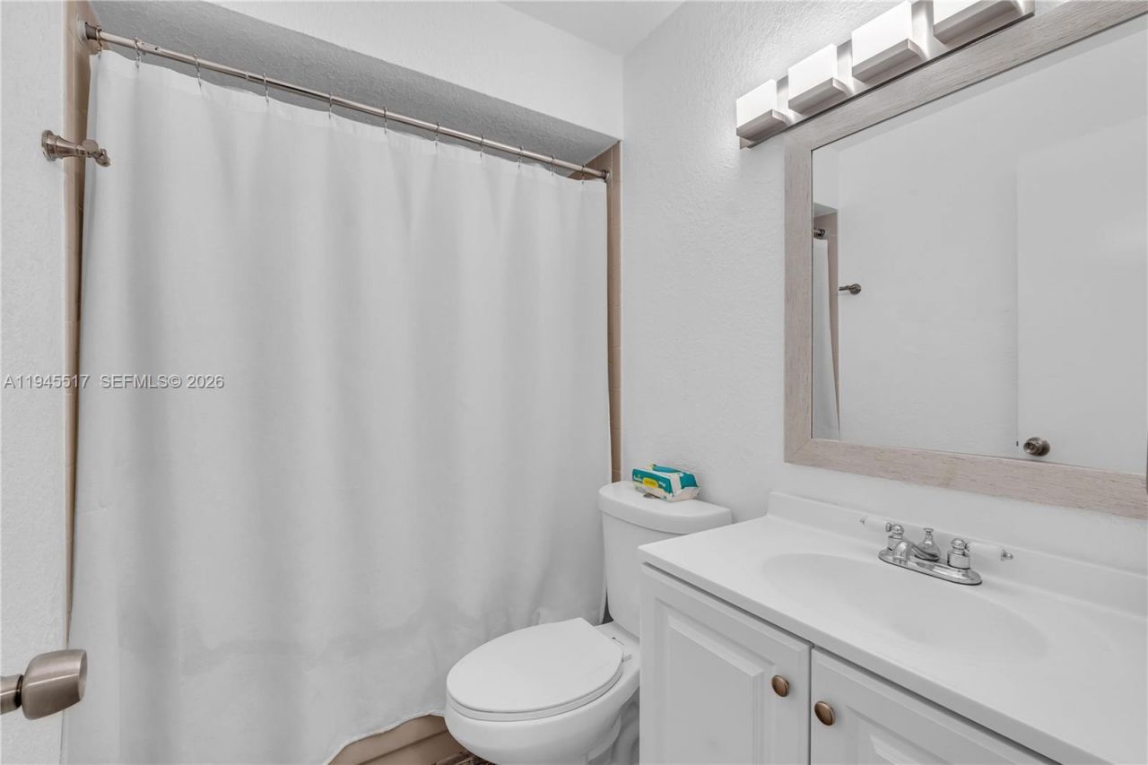 8202 NW 100th Dr, Tamarac, FL 33321 Photo