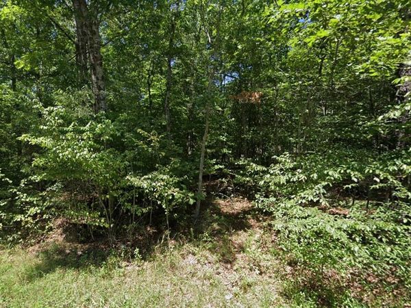 2025 Menasha Dr, Crossville, TN 38572