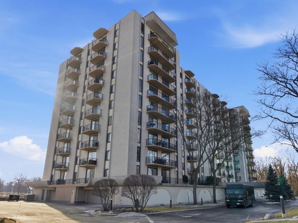 190 S Wood Dale Road, Unit 208, Wood Dale, IL 60191