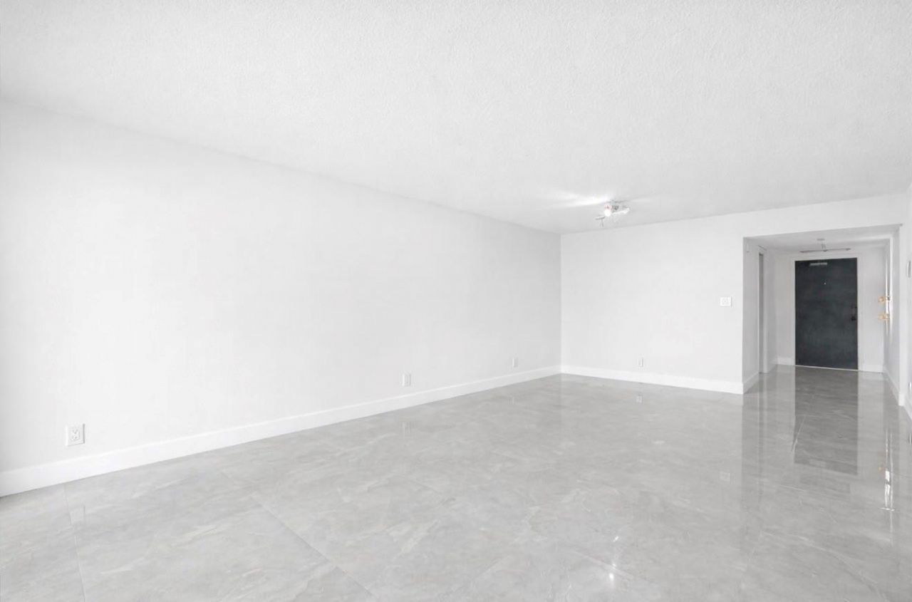 500 Oaks Lane, Unit 110, Pompano Beach, FL 33069 Photo