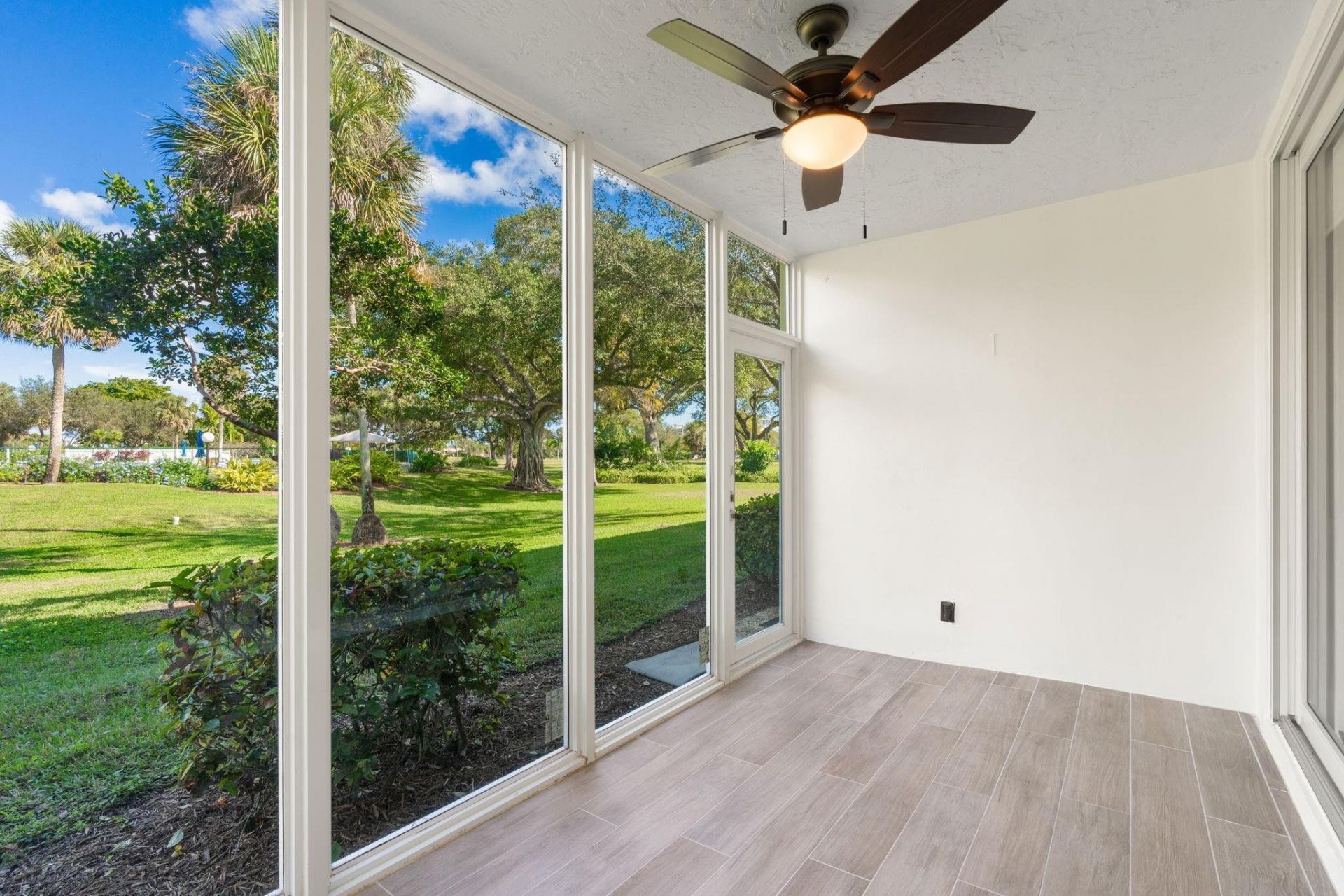 500 Oaks Lane, Unit 110, Pompano Beach, FL 33069 Photo