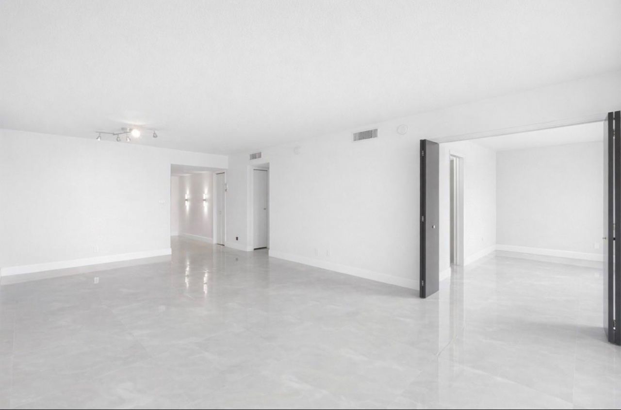 500 Oaks Lane, Unit 110, Pompano Beach, FL 33069 Photo