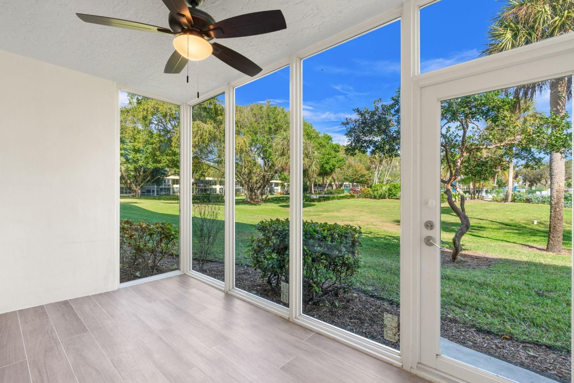 500 Oaks Lane, Unit 110, Pompano Beach, FL 33069 Photo