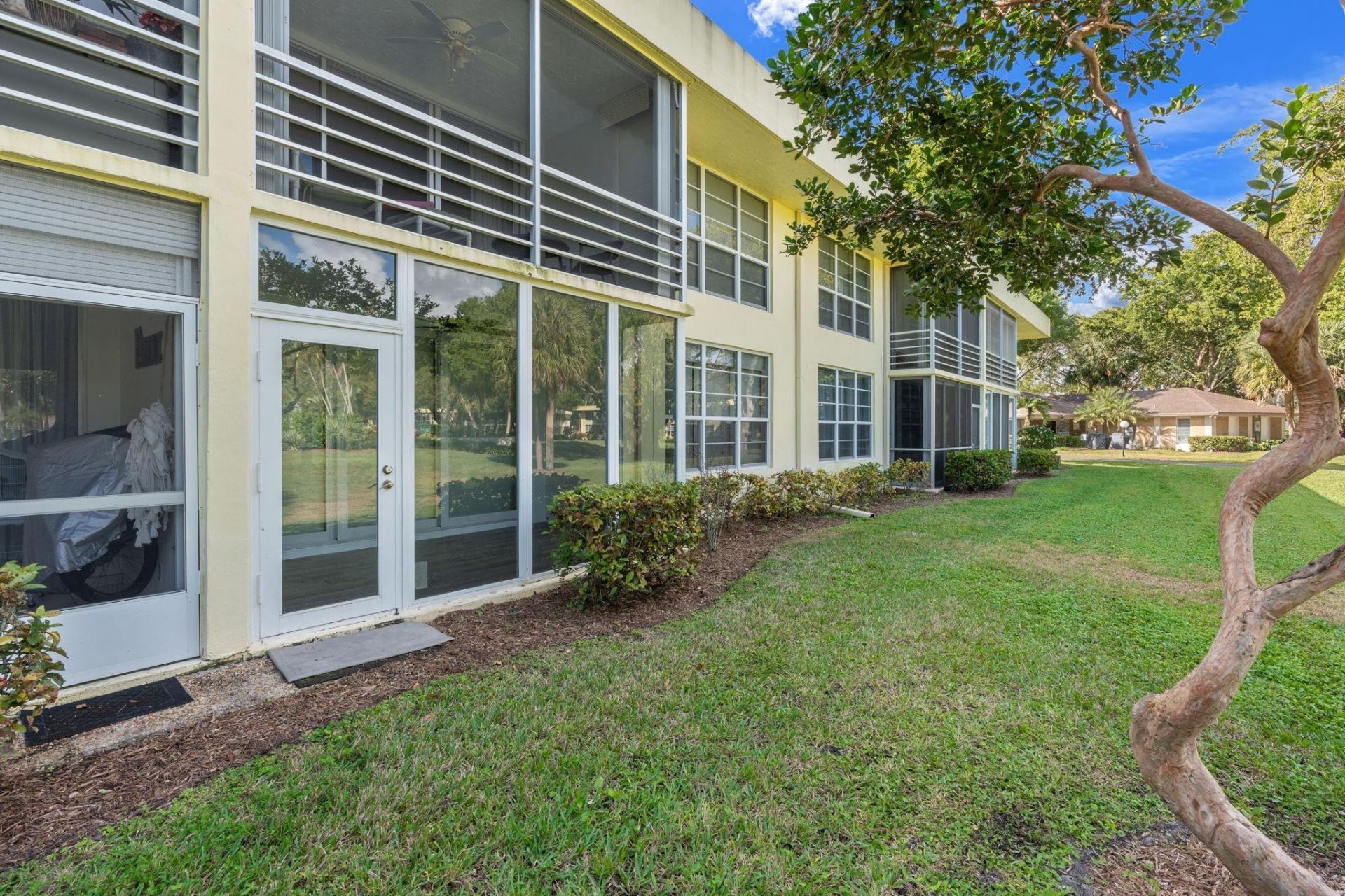 500 Oaks Lane, Unit 110, Pompano Beach, FL 33069 Photo