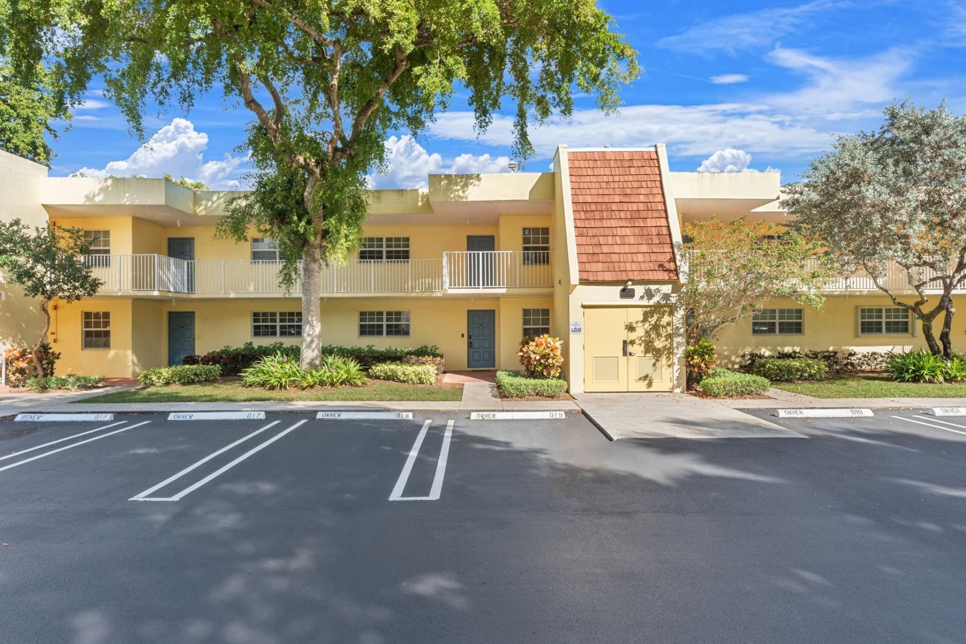 500 Oaks Lane, Unit 110, Pompano Beach, FL 33069 Photo
