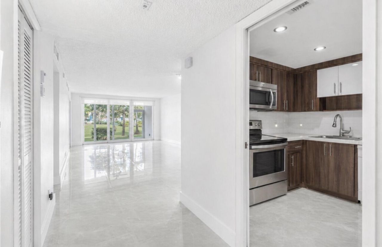 500 Oaks Lane, Unit 110, Pompano Beach, FL 33069 Photo