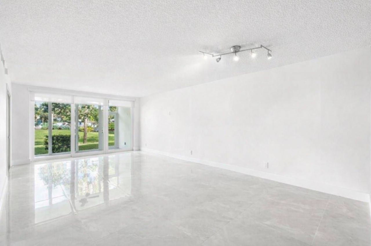 500 Oaks Lane, Unit 110, Pompano Beach, FL 33069 Photo