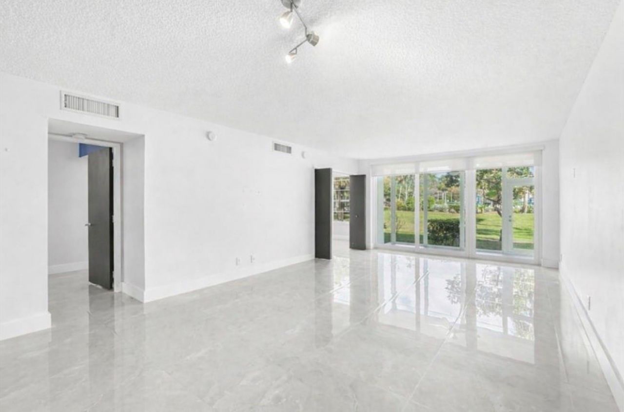 500 Oaks Lane, Unit 110, Pompano Beach, FL 33069 Photo